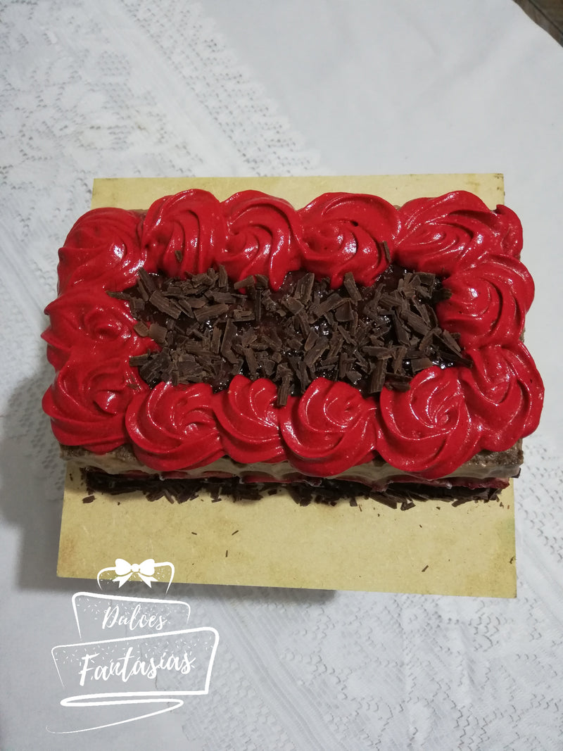 Queque de Chocolate y Mousse de Fresa